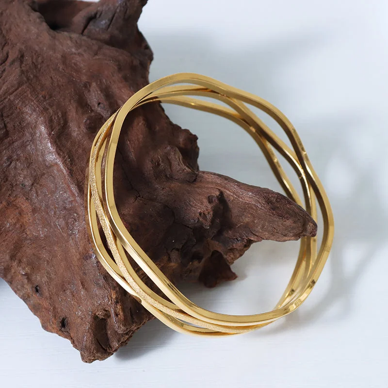 Line Gold Bracelet