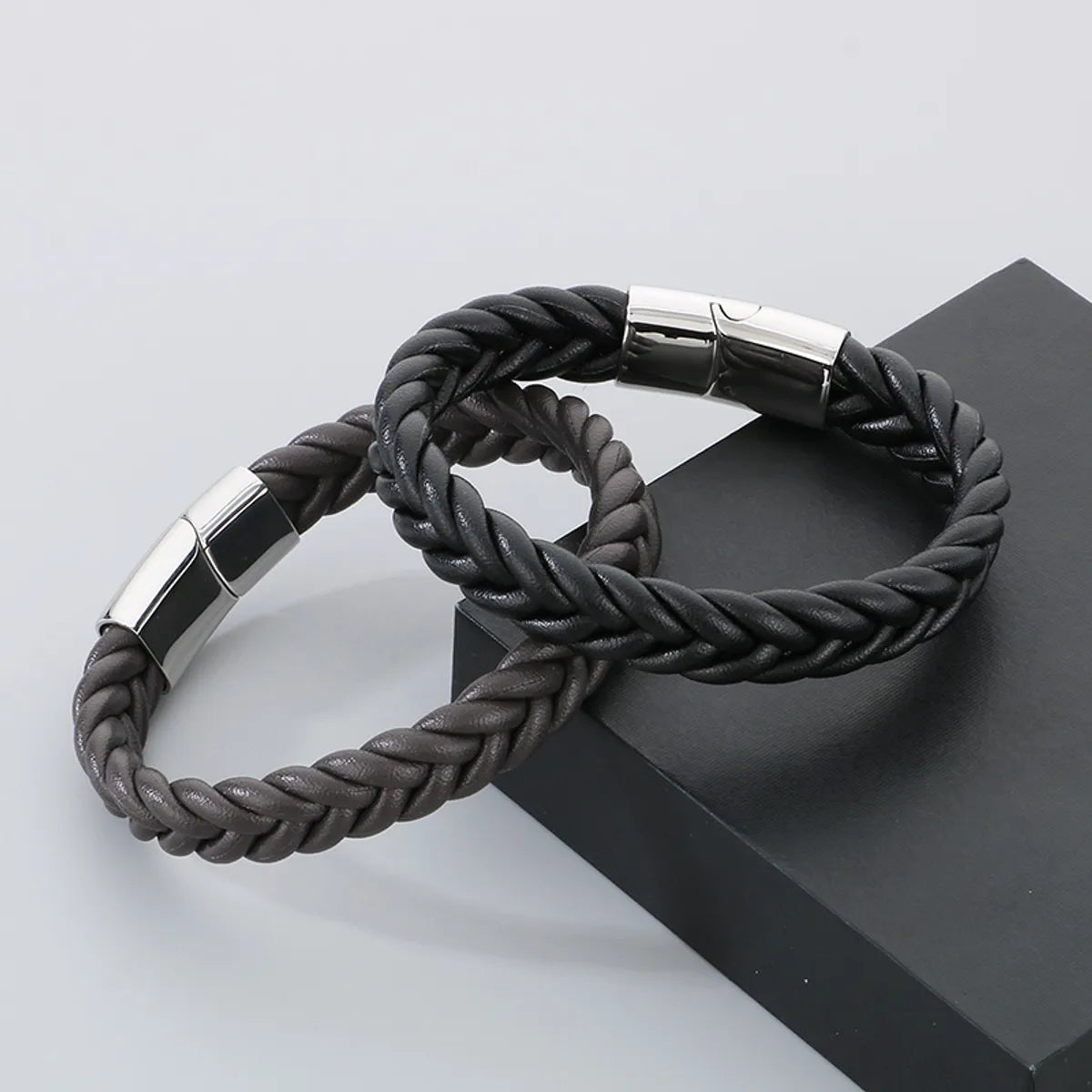 women’s gold bracelets-Casual Simple Style Solid Color 304 Stainless Steel Cowhide Leather Braid Men'S Bangle