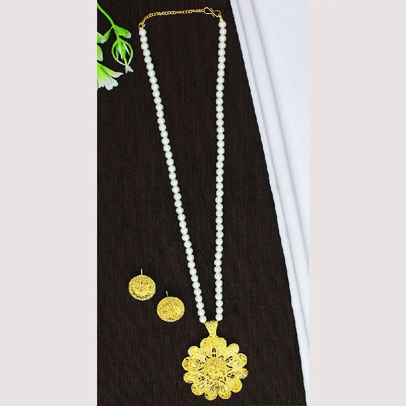 women’s chic necklaces-women’s chic necklaces-Mahavir Gold Plated Pearl Necklace Set