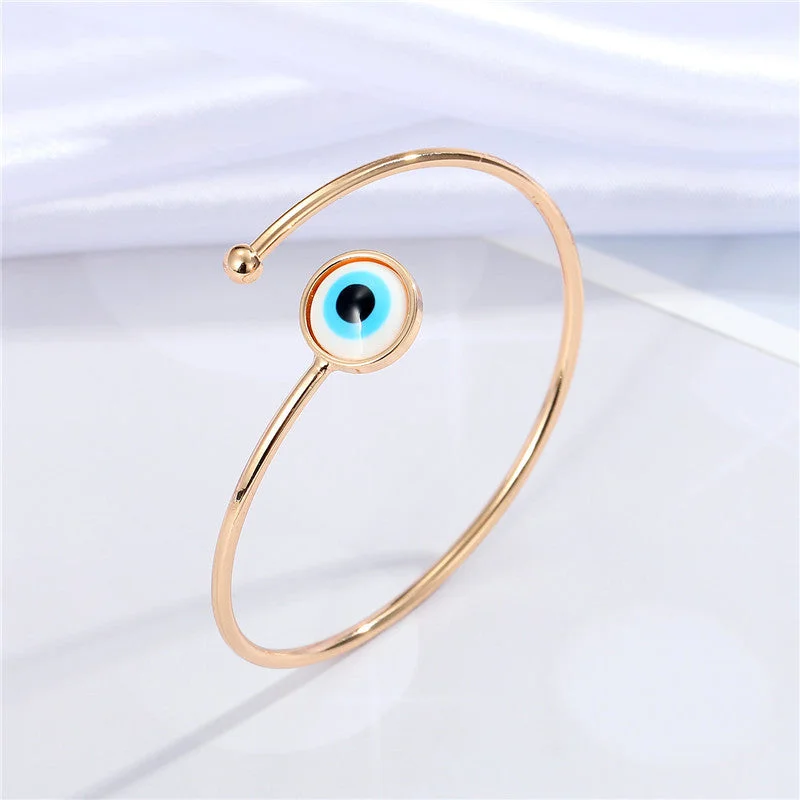 White-Eyed Gold Bracelet