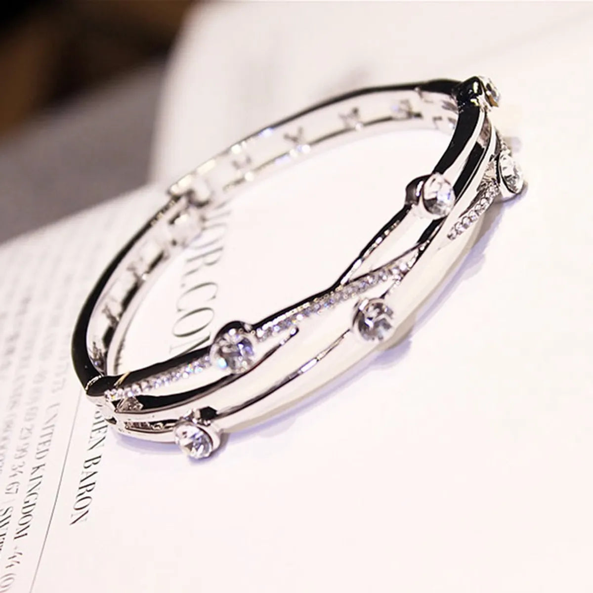 women’s wedding bracelets-Simple Style Round Rhinestones Alloy Wholesale Bangle