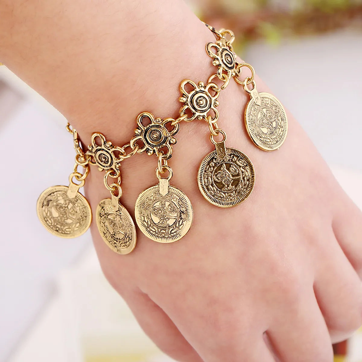 women’s fine silver bangles-Casual Retro Coin Alloy Tassel Plating Women's Bracelets