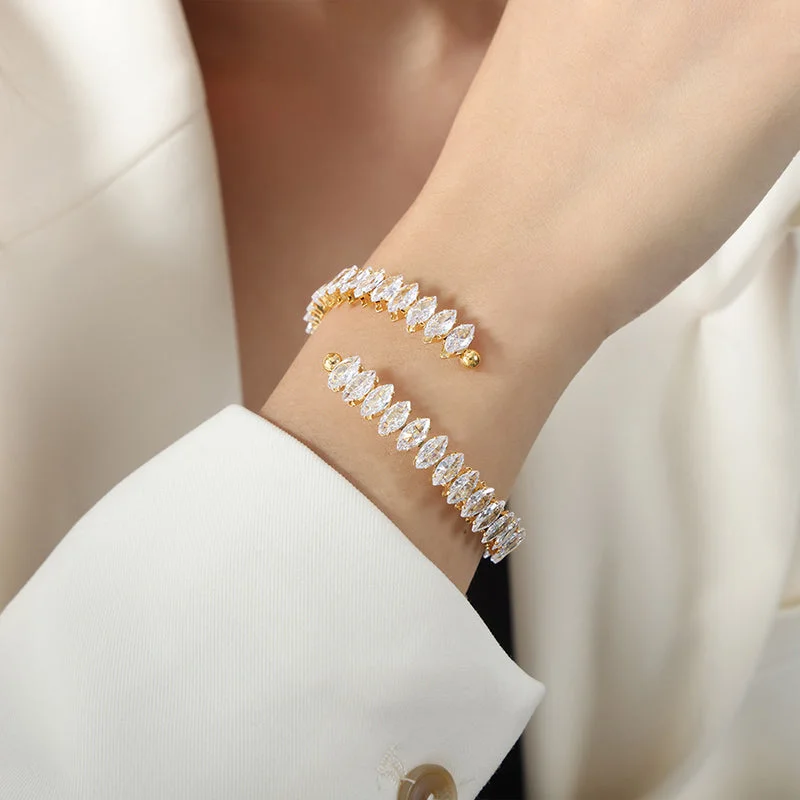 Z233-White Zircon Gold Bracelet