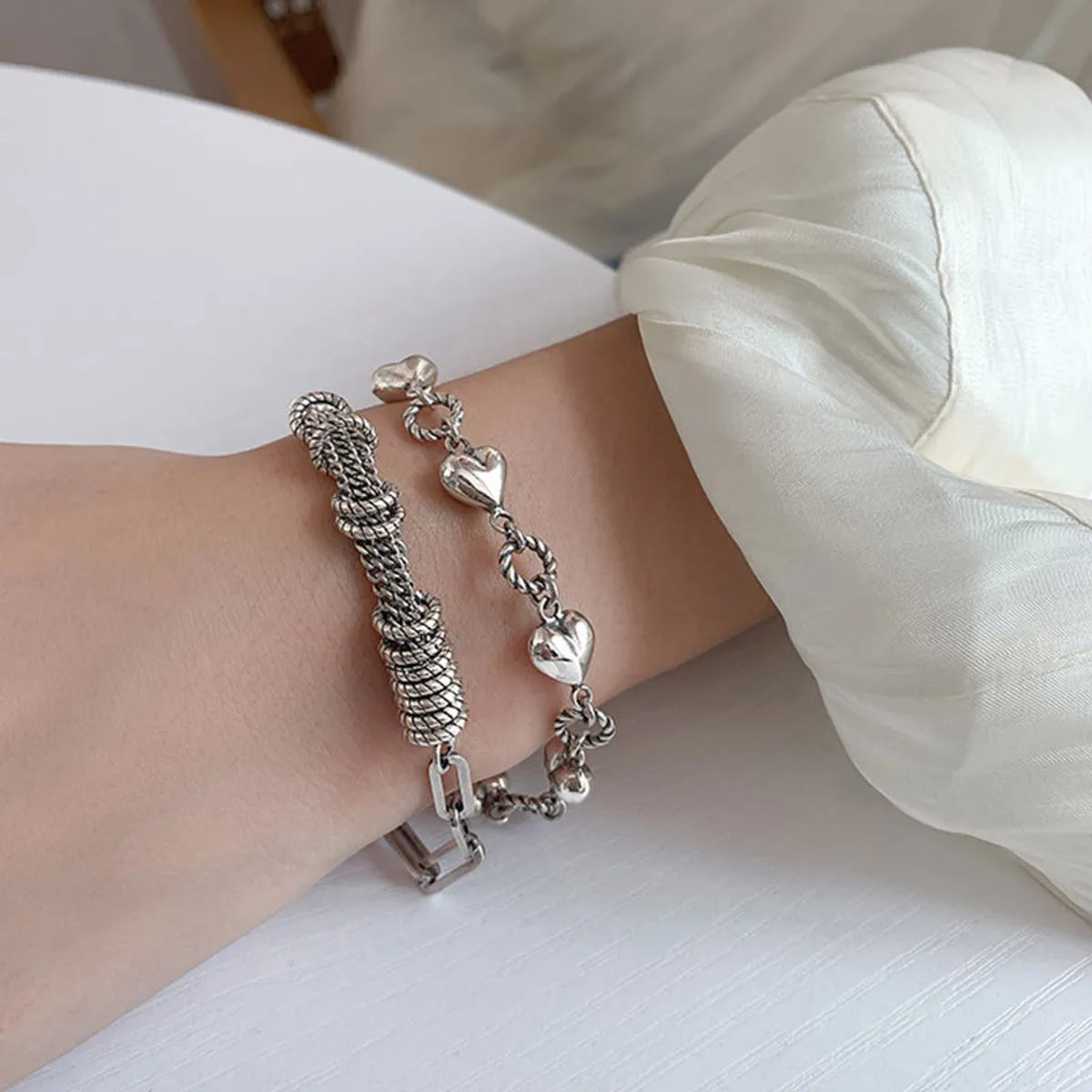 women’s silver bangle bracelets-Retro Style Simple Geometric Three-dimensional Heart-shaped Tassel Circle Bracelet