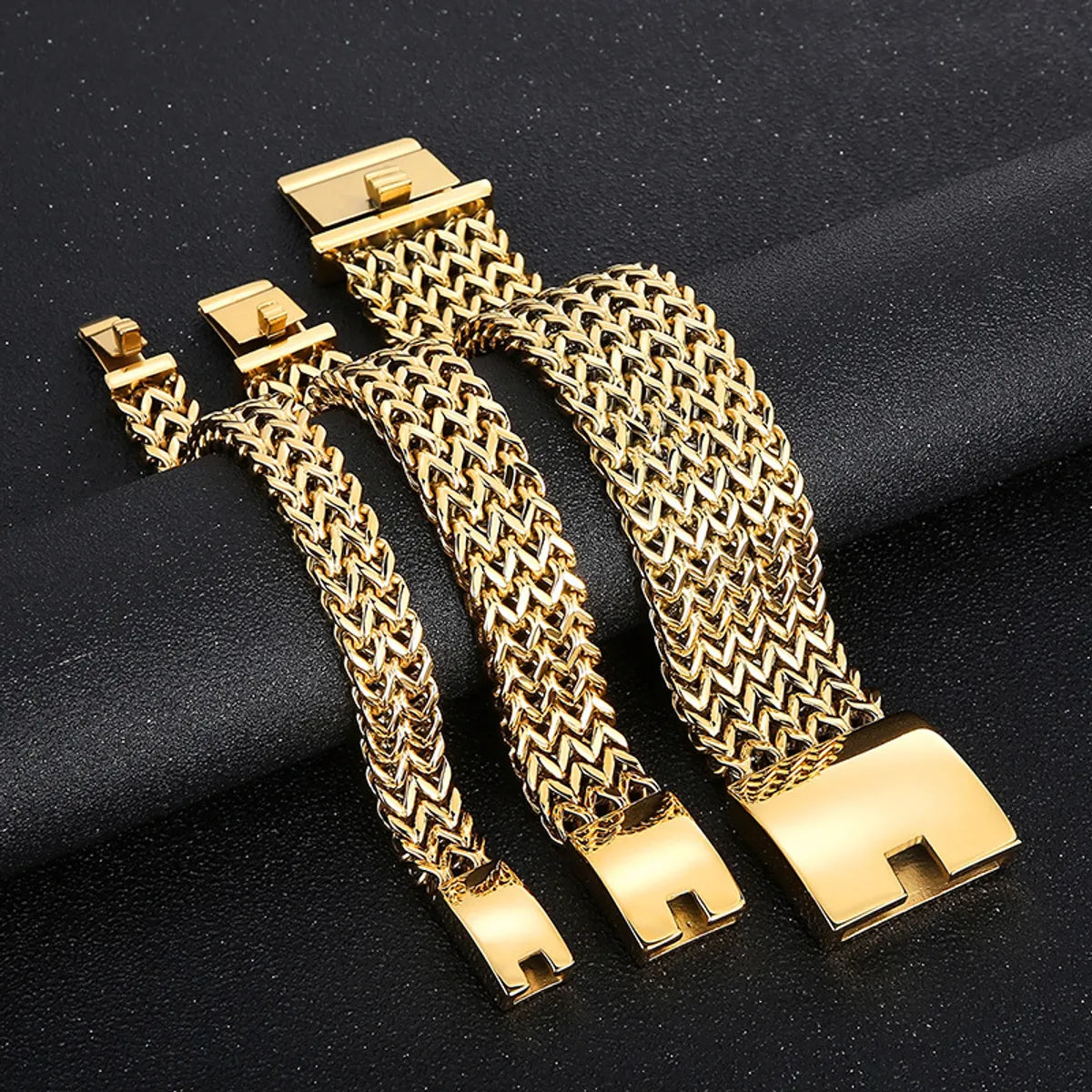 women’s trendy bracelets-Simple Style Solid Color Titanium Steel Plating 18k Gold Plated Men's Bracelets