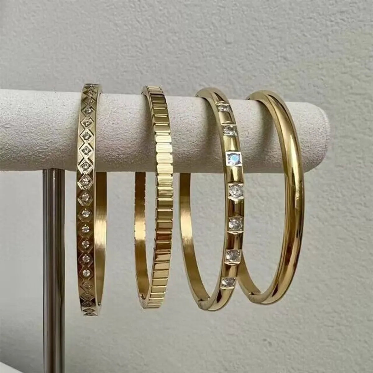 women’s infinity bracelets-Casual Simple Style Round Square Stripe Stainless Steel Plating Inlay Zircon 18k Gold Plated Bangle